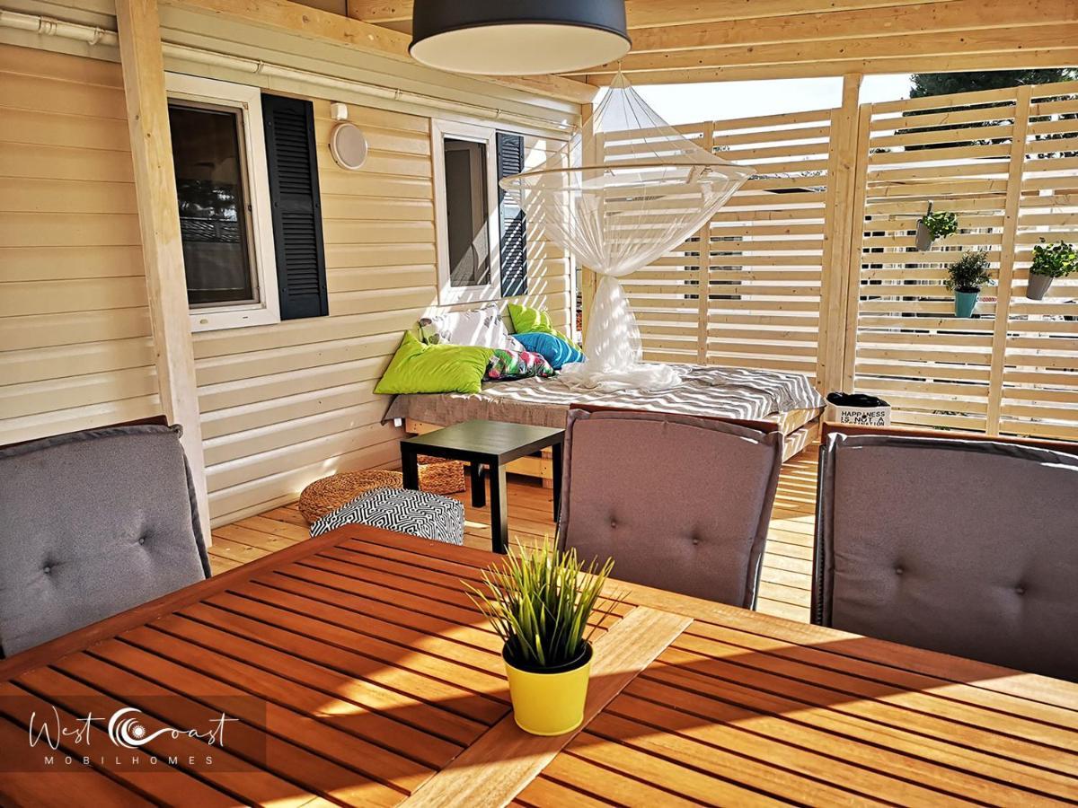 West Coast Mobilhome With Xxl Terrace Tar-Vabriga Εξωτερικό φωτογραφία