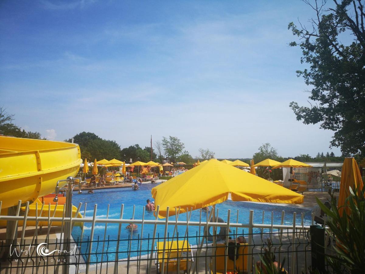 West Coast Mobilhome With Xxl Terrace Tar-Vabriga Εξωτερικό φωτογραφία