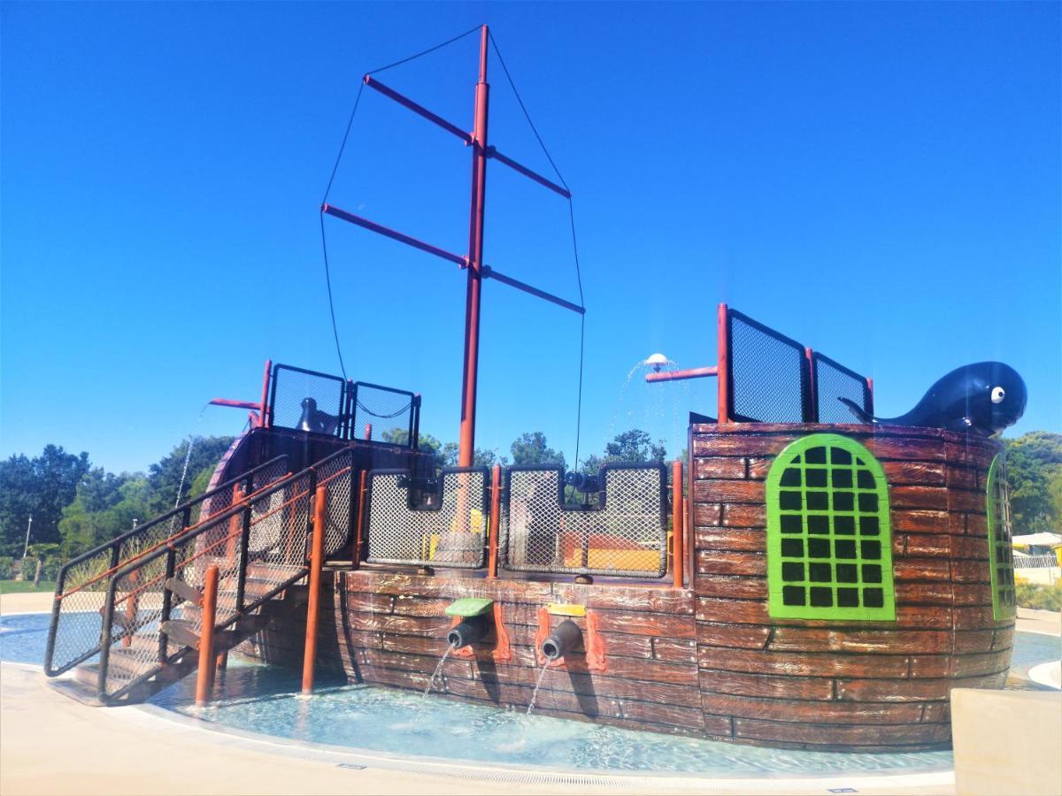 West Coast Mobilhome With Xxl Terrace Tar-Vabriga Εξωτερικό φωτογραφία