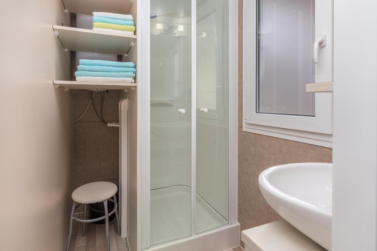 West Coast Mobilhome With Xxl Terrace Tar-Vabriga Εξωτερικό φωτογραφία