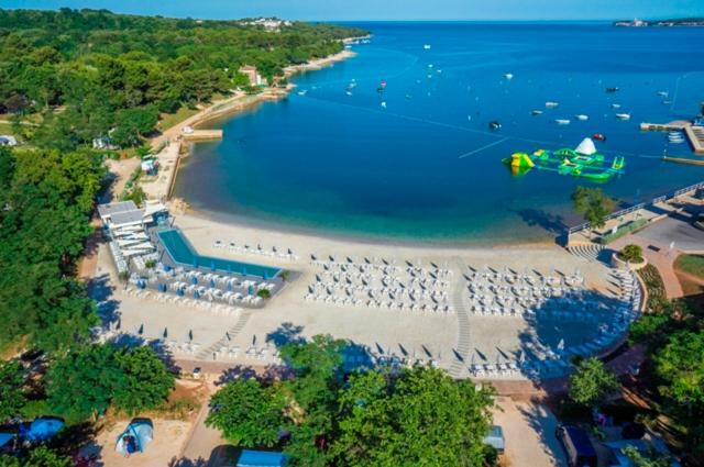 West Coast Mobilhome With Xxl Terrace Tar-Vabriga Εξωτερικό φωτογραφία