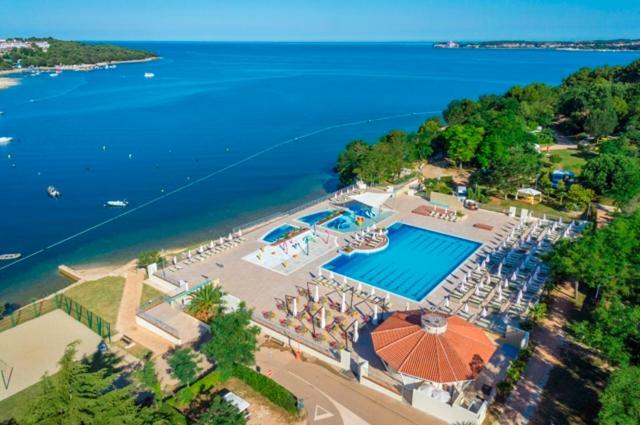 West Coast Mobilhome With Xxl Terrace Tar-Vabriga Εξωτερικό φωτογραφία