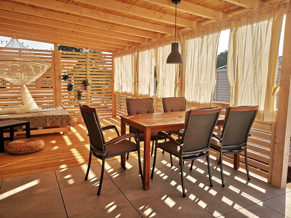West Coast Mobilhome With Xxl Terrace Tar-Vabriga Εξωτερικό φωτογραφία